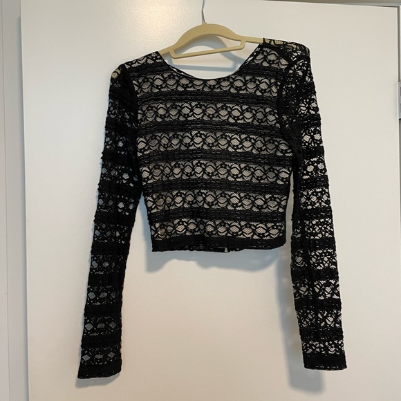 Alice + Olivia lace cropped top size 6 - Picture 6 of 11